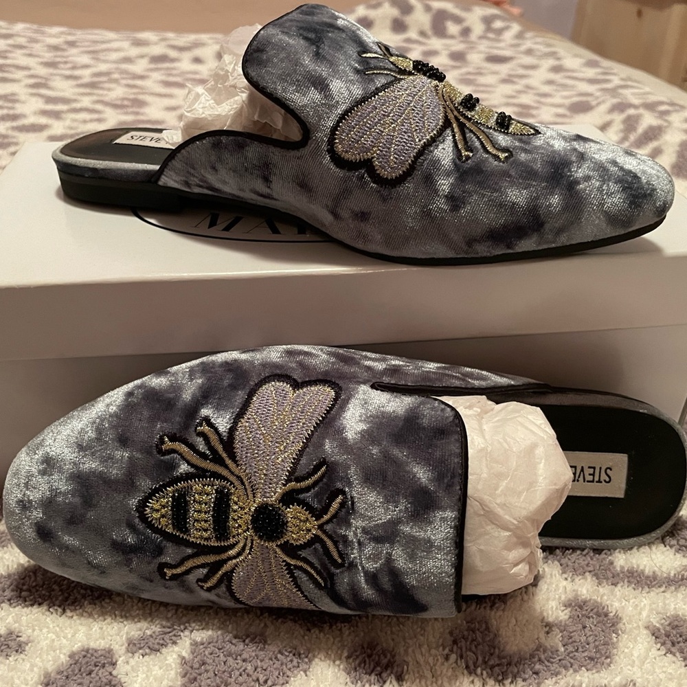 Blue velvet bee loafers